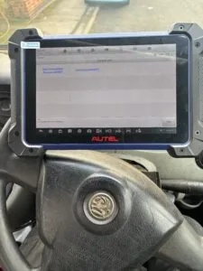 auto locksmith leeds offers car key programming